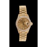Rolex.Horlogerie: Bracelet-montre de dame en or jaune au cadran cerclé de diamants avec guichet