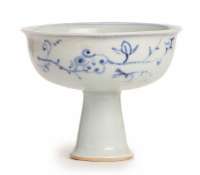 A BLUE AND WHITE PORCELAIN STEM CUP