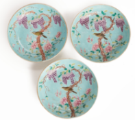 A SET OF THREE 'DAYAZHAI' STYLE FAMILLE ROSE SMALL PLATES