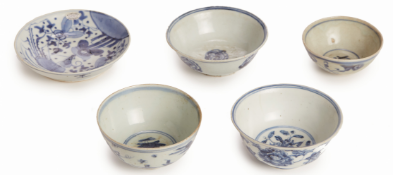A GROUP OF BLUE AND WHITE PORCELAIN WARES