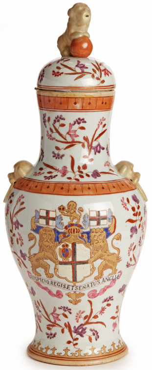 A LARGE EXPORT ARMORIAL STYLE VASE AND COVER