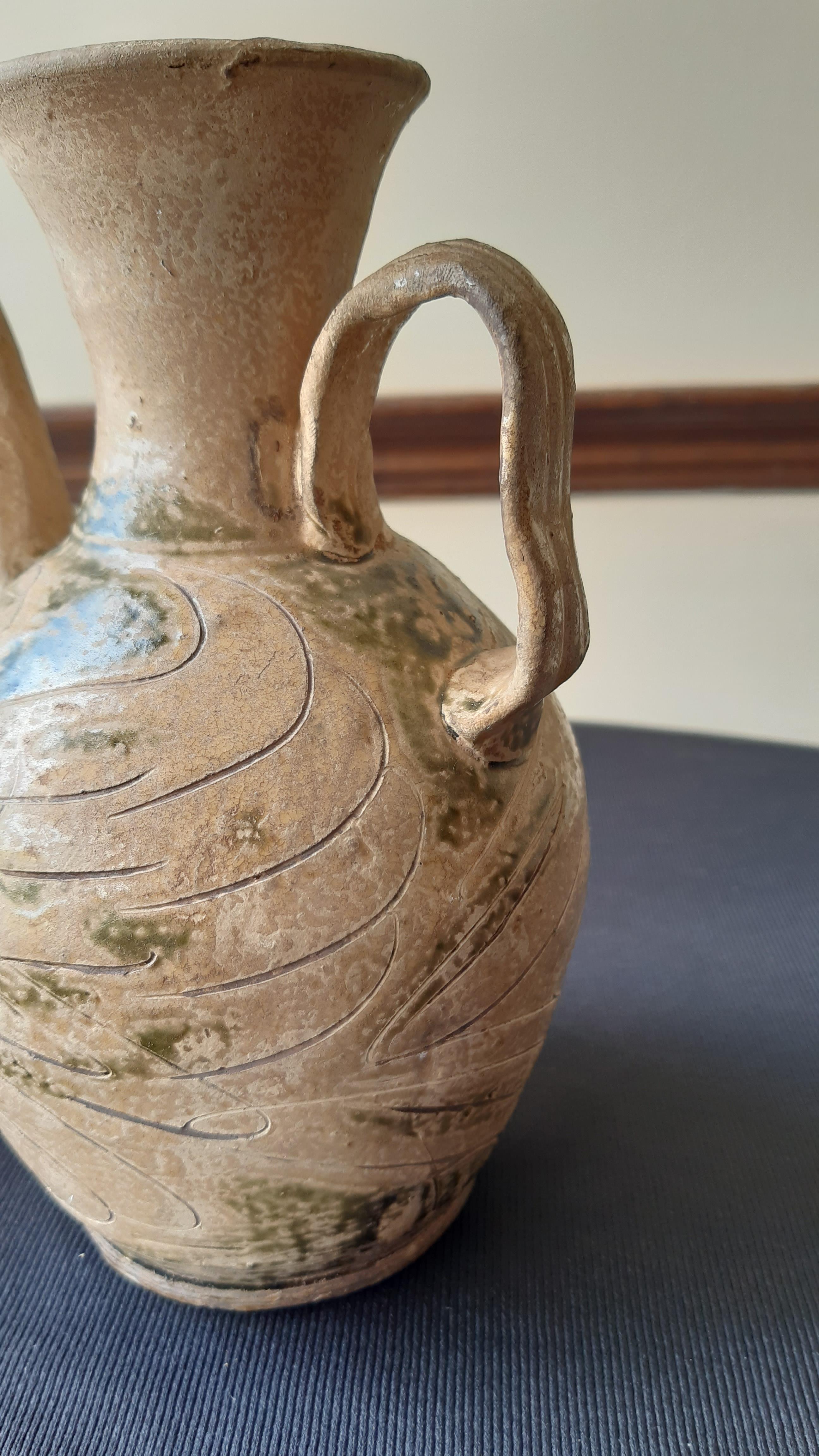 AN INCISED POTTERY EWER - Image 8 of 13