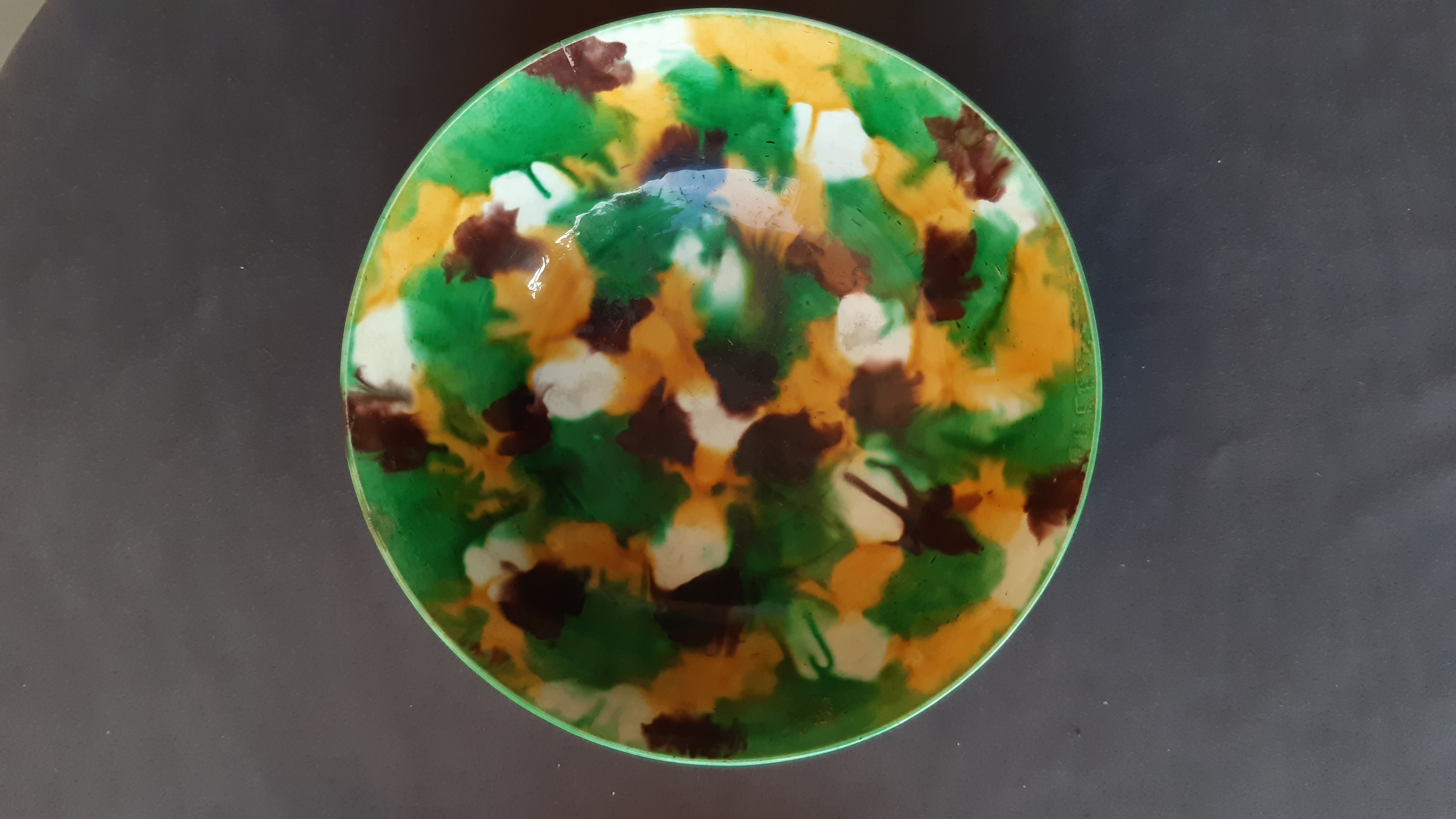 A PAIR OF 'EGG AND SPINACH' GLAZED BOWLS - Image 12 of 22