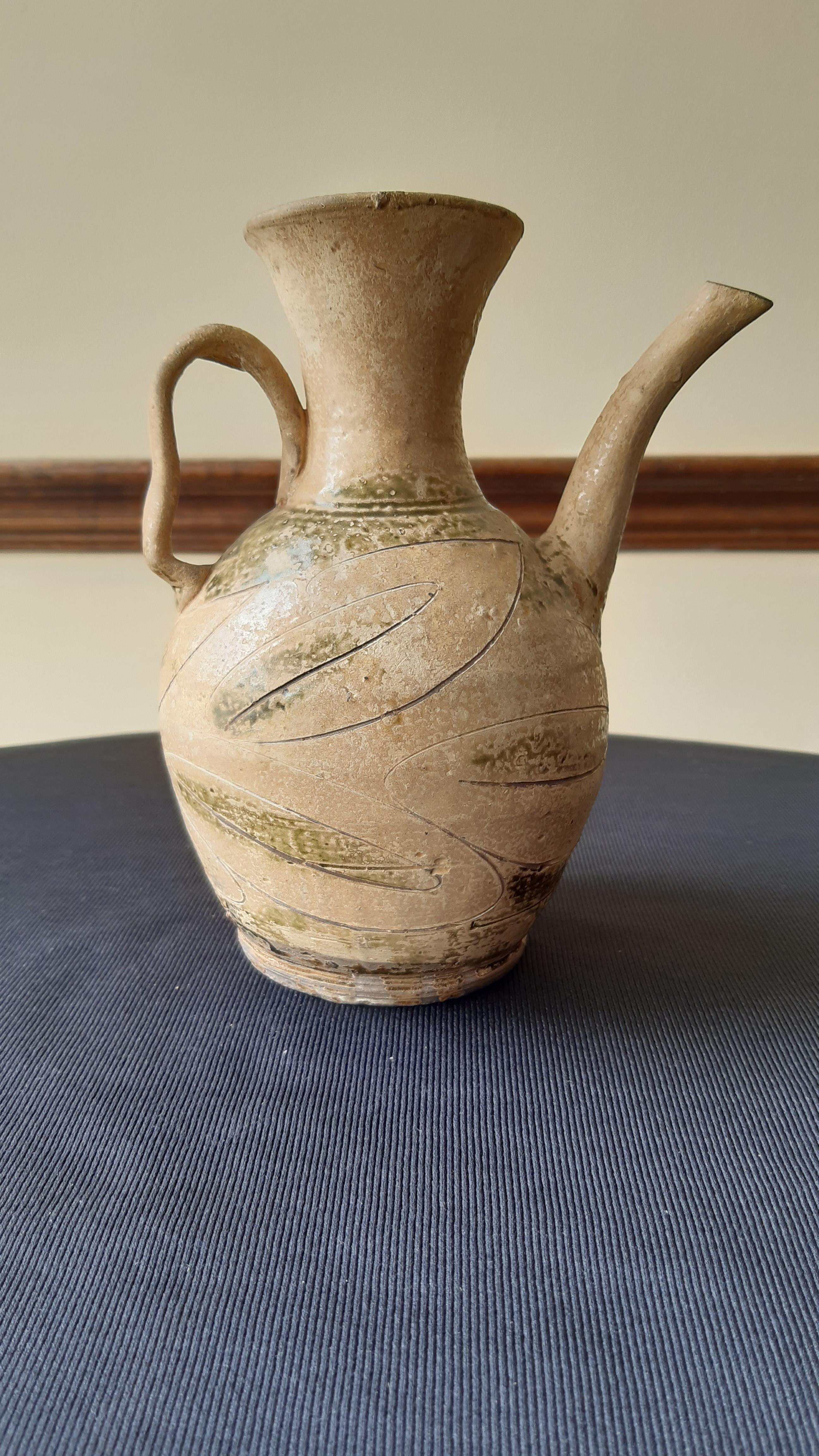 AN INCISED POTTERY EWER - Image 5 of 13