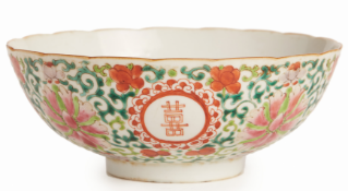 A FAMILLE ROSE PORCELAIN BOWL