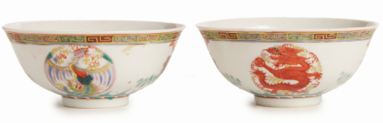 A PAIR OF FAMILLE ROSE DRAGON AND PHOENIX BOWLS