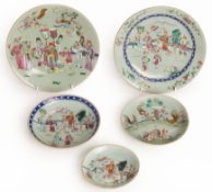 A GROUP OF FIVE CELADON GROUND FAMILLE ROSE PLATES