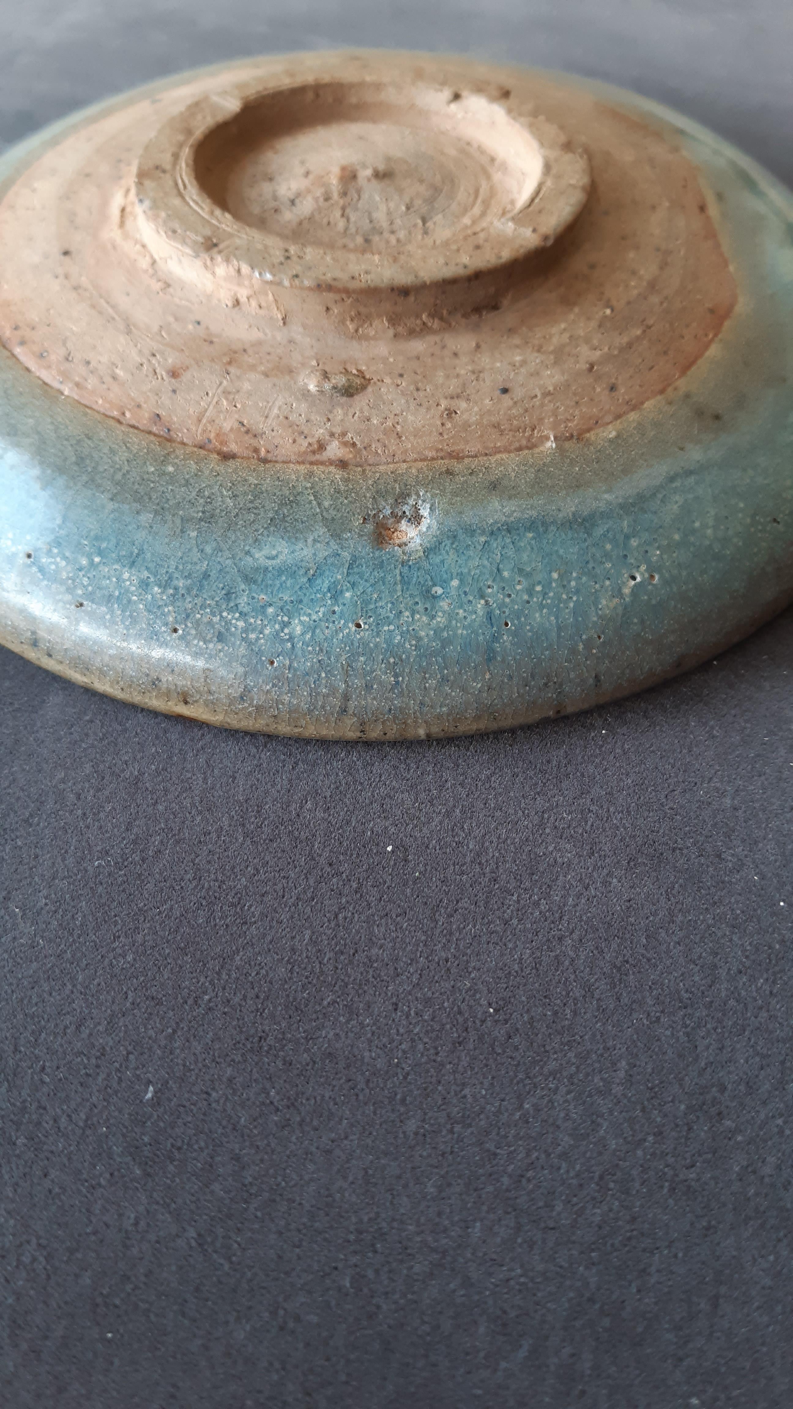A SMALL JUN STYLE BLUE-GLAZED SHALLOW DISH - Image 8 of 9