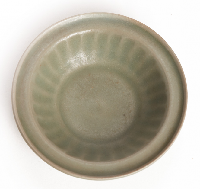 A SMALL LONGQUAN CELADON BOWL