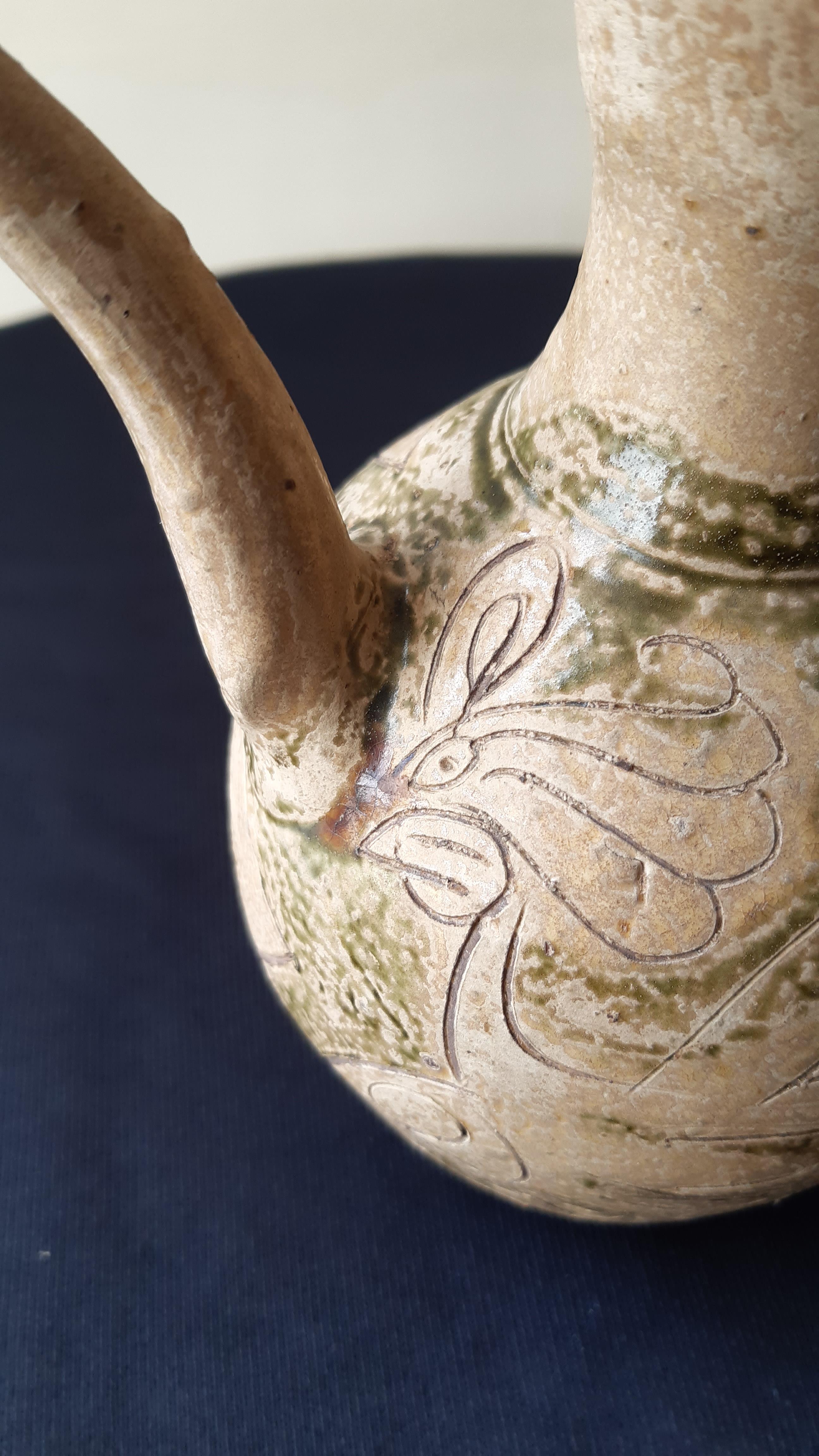 AN INCISED POTTERY EWER - Image 13 of 13