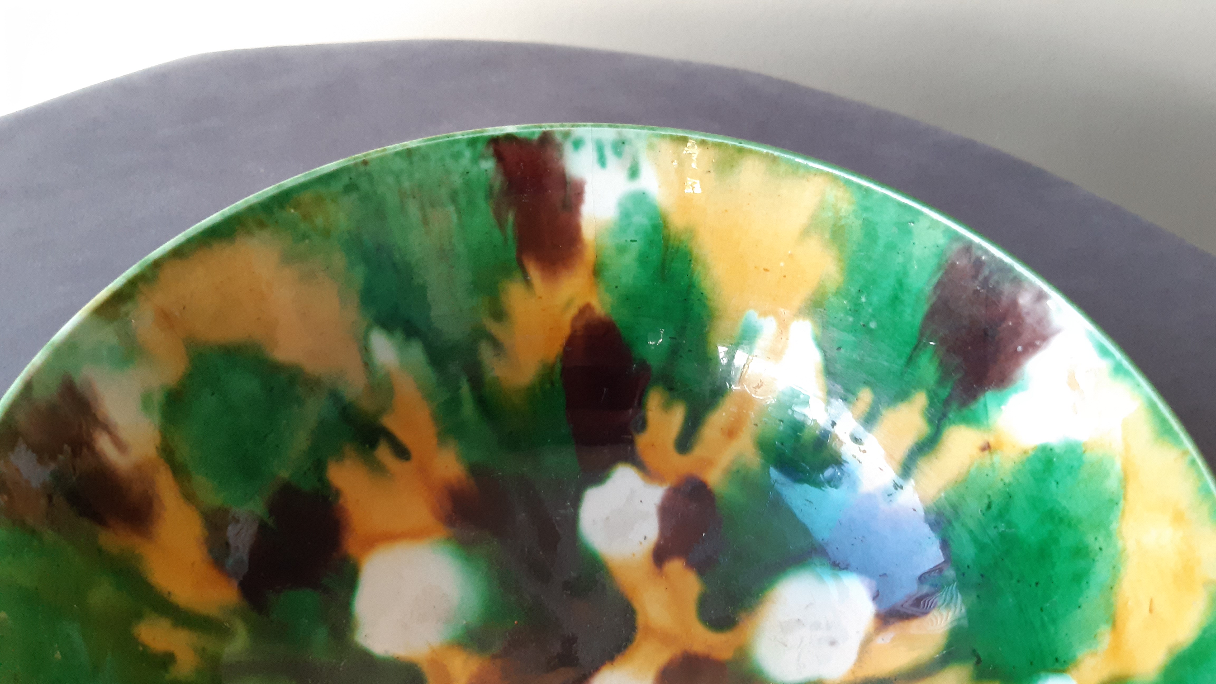 A PAIR OF 'EGG AND SPINACH' GLAZED BOWLS - Image 5 of 22