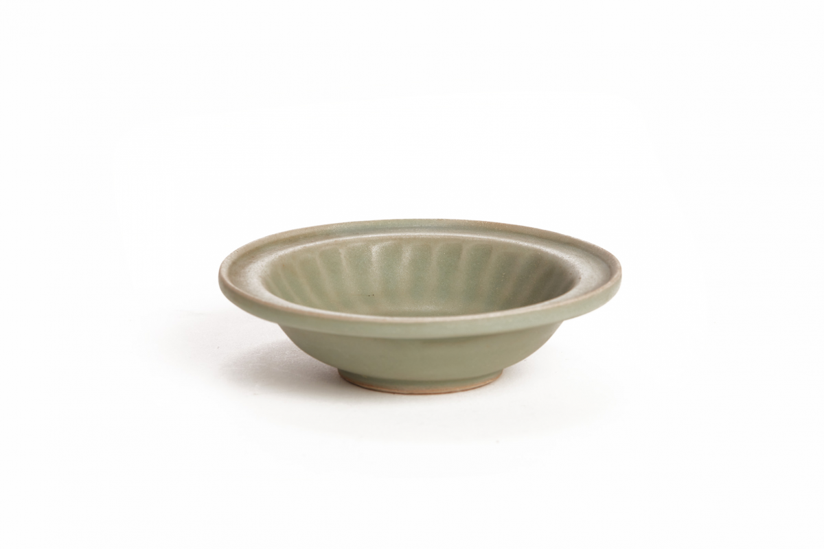 A SMALL LONGQUAN CELADON BOWL - Image 2 of 3