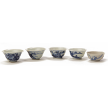 FIVE BLUE AND WHITE PORCELAIN TEA BOWLS