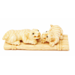 AN IVORY FIGURINE OF A PAIR OF TIGERS