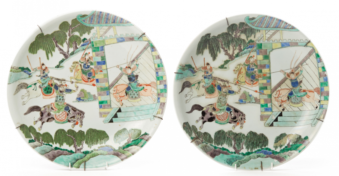 A PAIR OF FAMILLE VERTE PORCELAIN CHARGERS