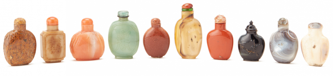 A GROUP OF TEN SNUFF BOTTLES IN VARIOUS MATERIALS - Image 2 of 3