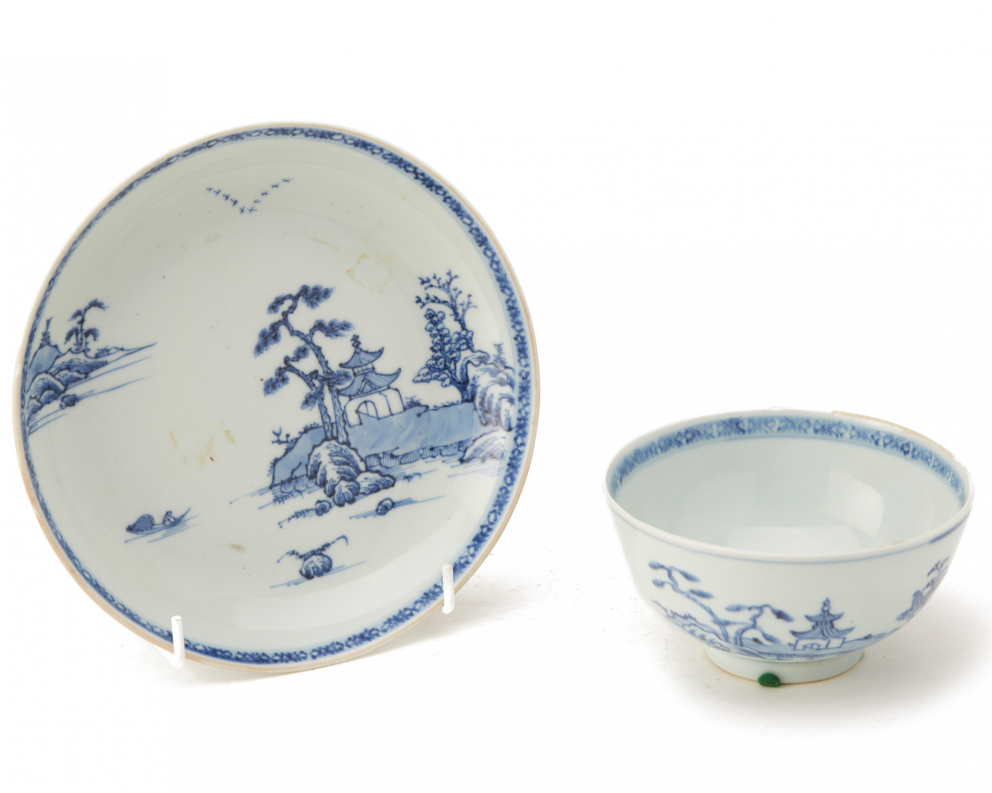 A ‘NANKING CARGO’ BLUE AND WHITE PORCELAIN TEABOWL AND SAUCER DISH