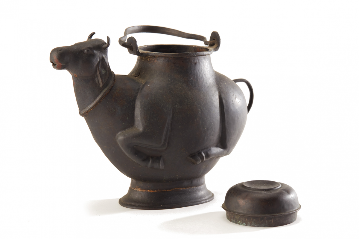 AN INDIAN COW-FORM METALWARE HOLY WATER POT / EWER - Image 2 of 3