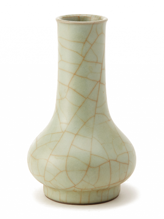 A GE TYPE BOTTLE VASE