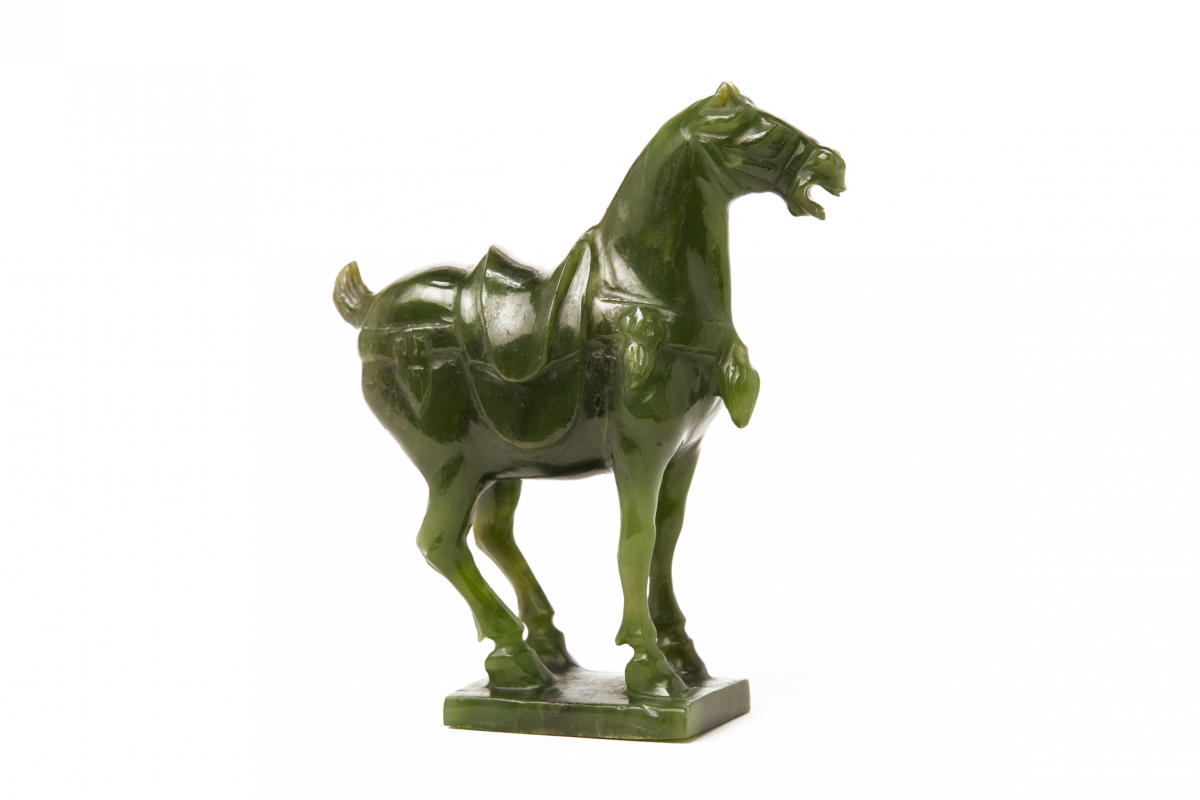 A CARVED JADE HORSE - Image 2 of 3