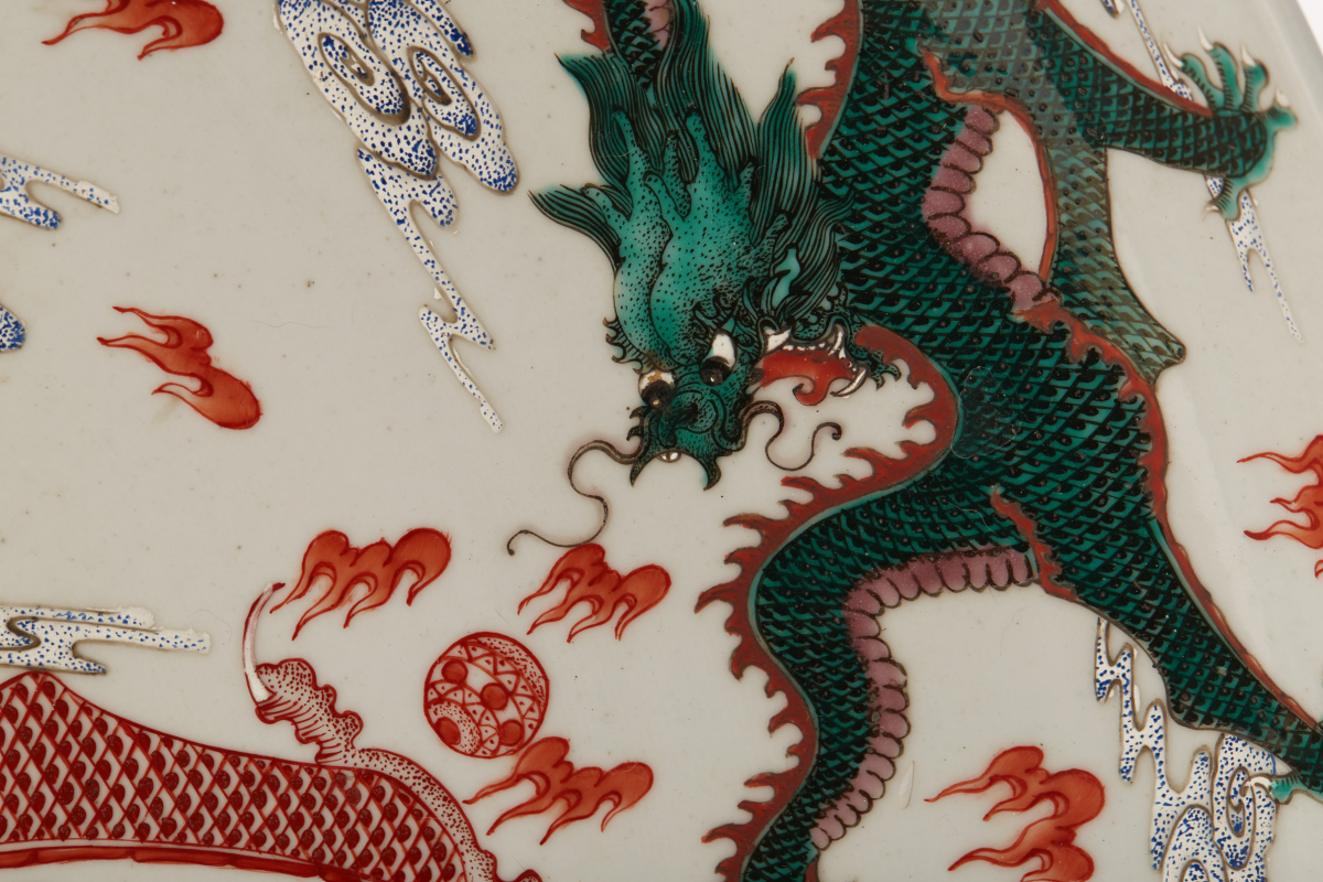 A LARGE PORCELAIN NINE DRAGON DISH - Image 7 of 9