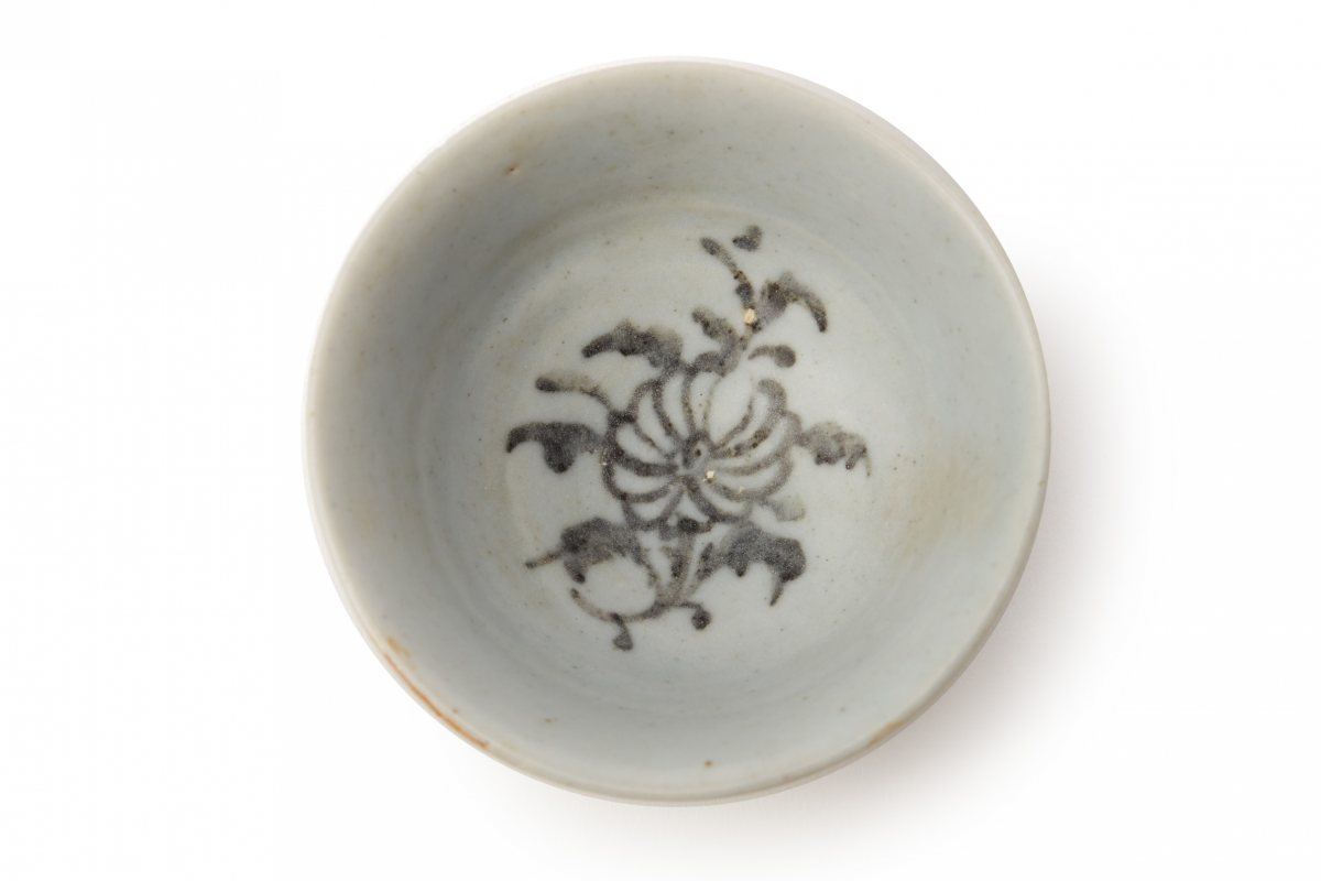 THREE PORCELAIN TEA BOWLS - Image 2 of 11