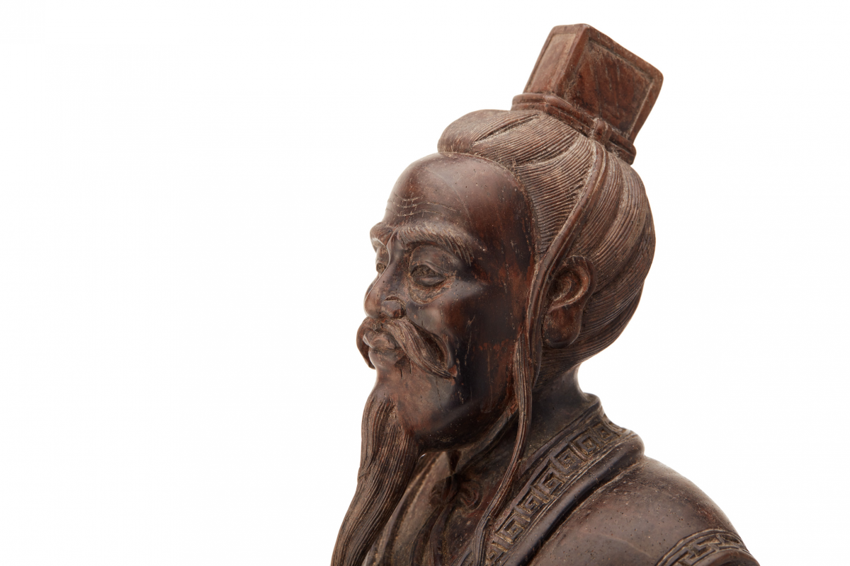 A CARVED ZITAN FIGURE OF QU YUAN - Image 3 of 5