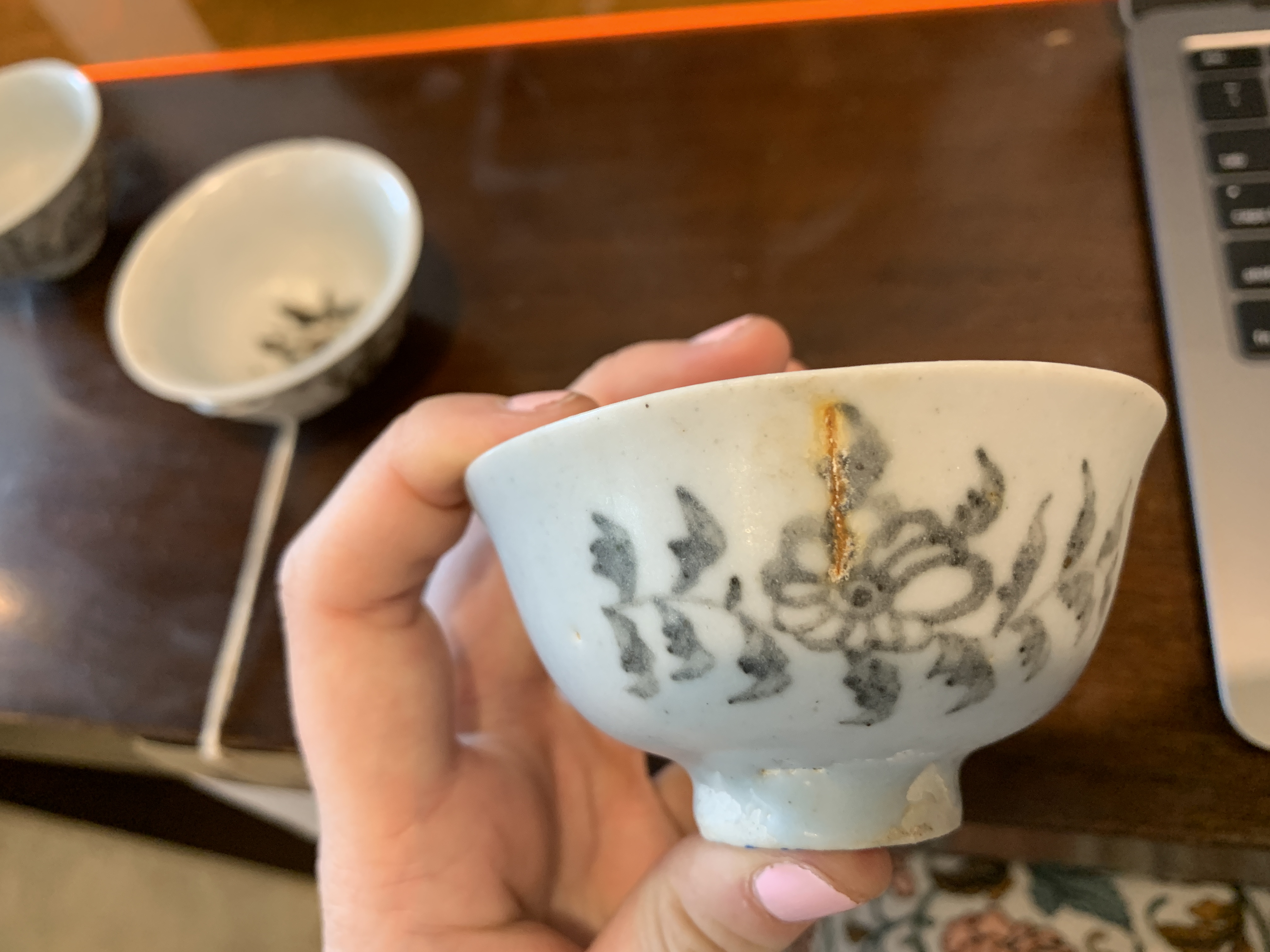 THREE PORCELAIN TEA BOWLS - Image 11 of 11