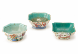 THREE FAMILLE ROSE SHAPED PORCELAIN BOWLS