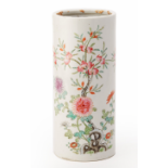 A FAMILLE ROSE PORCELAIN HAT STAND VASE