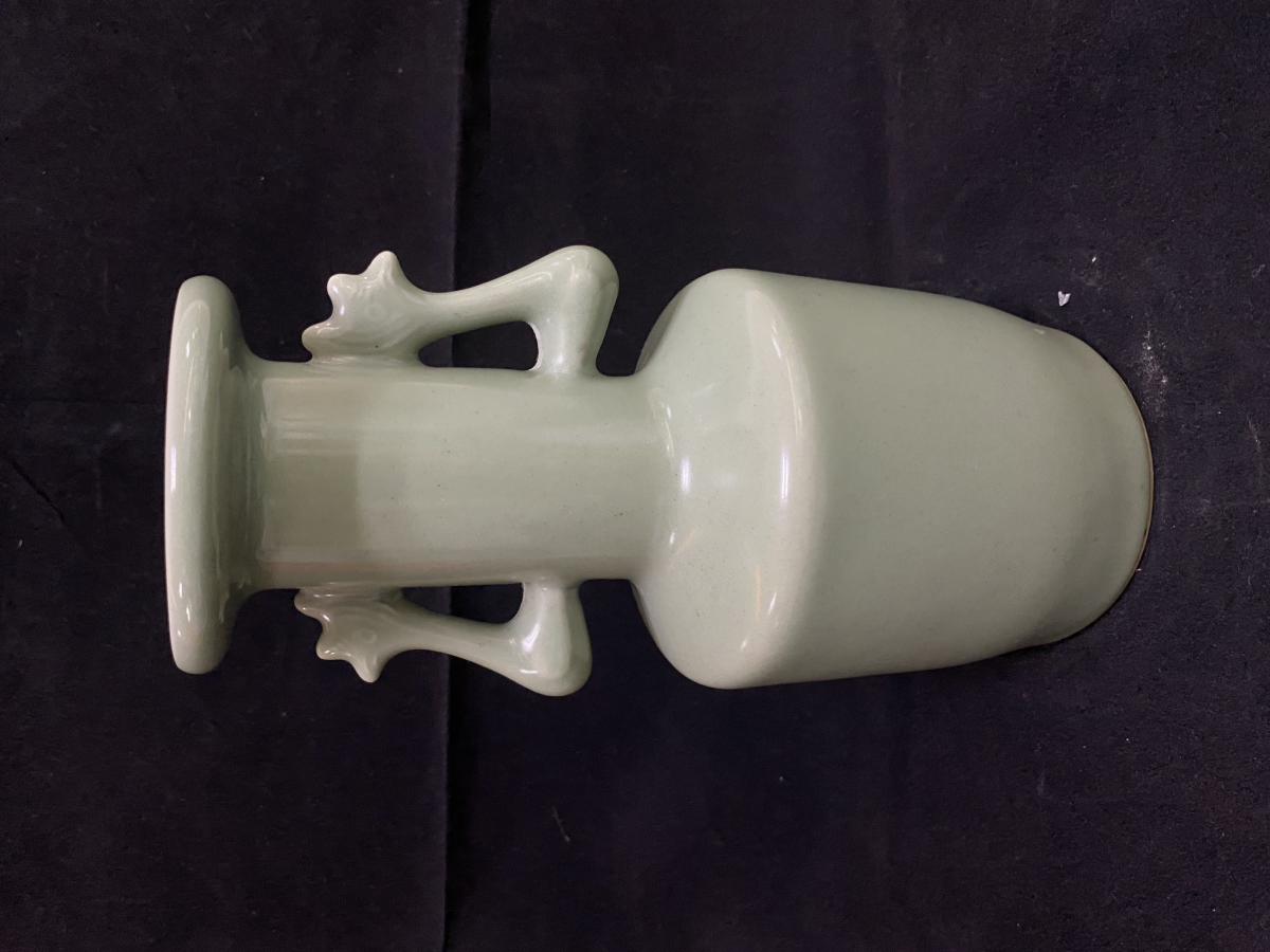 A CELADON 'TWIN PHOENIX' MALLET SHAPED VASE - Image 3 of 5