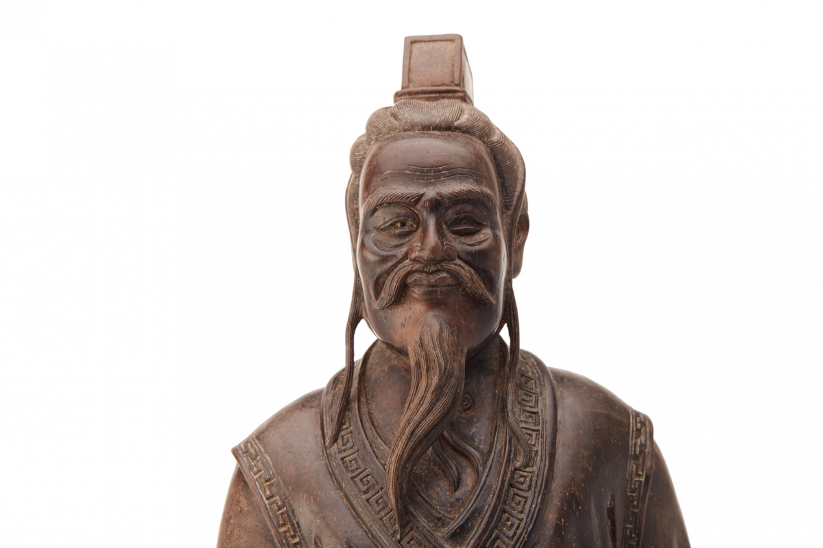 A CARVED ZITAN FIGURE OF QU YUAN - Image 2 of 5