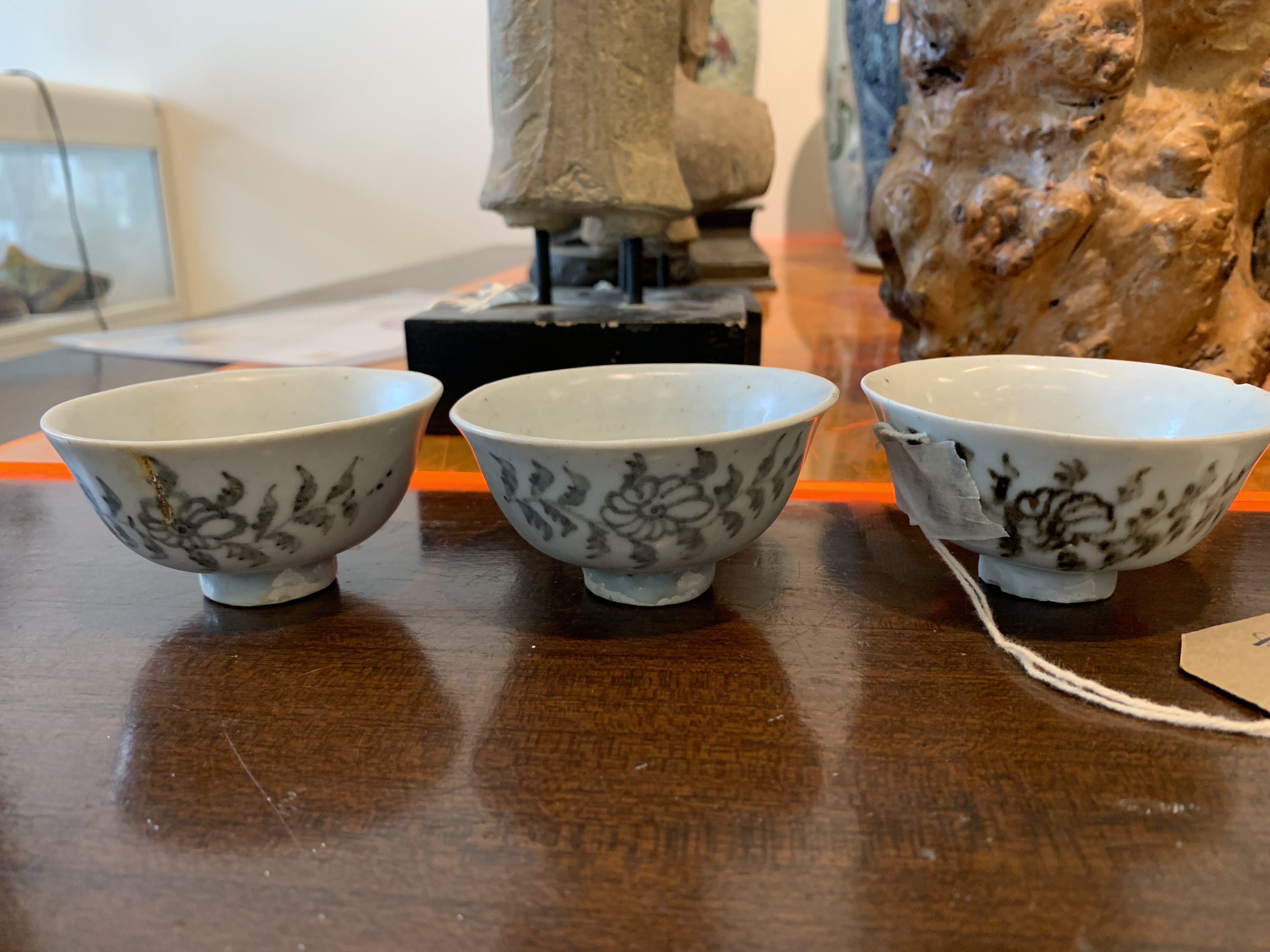 THREE PORCELAIN TEA BOWLS - Image 5 of 11