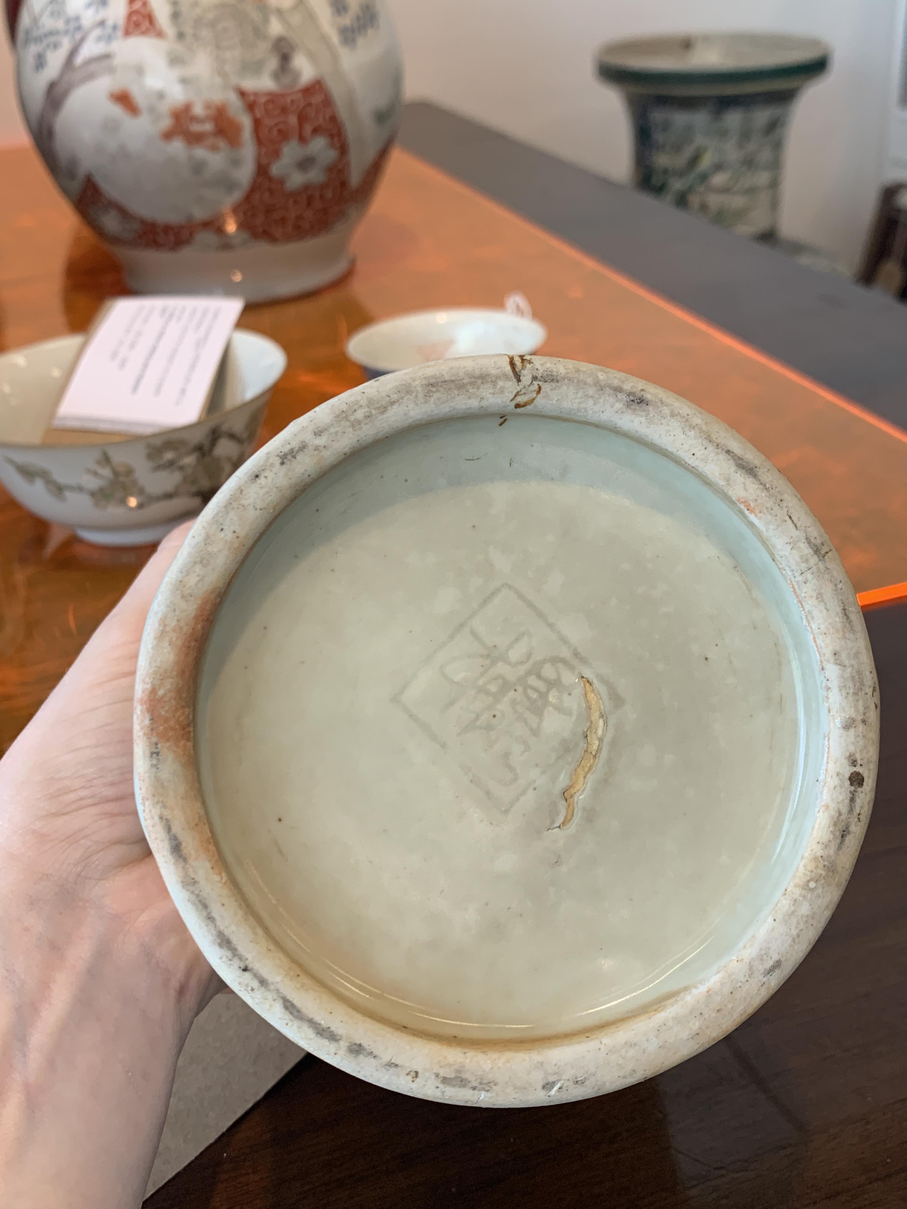 A CELADON GLAZED CALLIGRAPHY BRUSH POT - Image 6 of 8