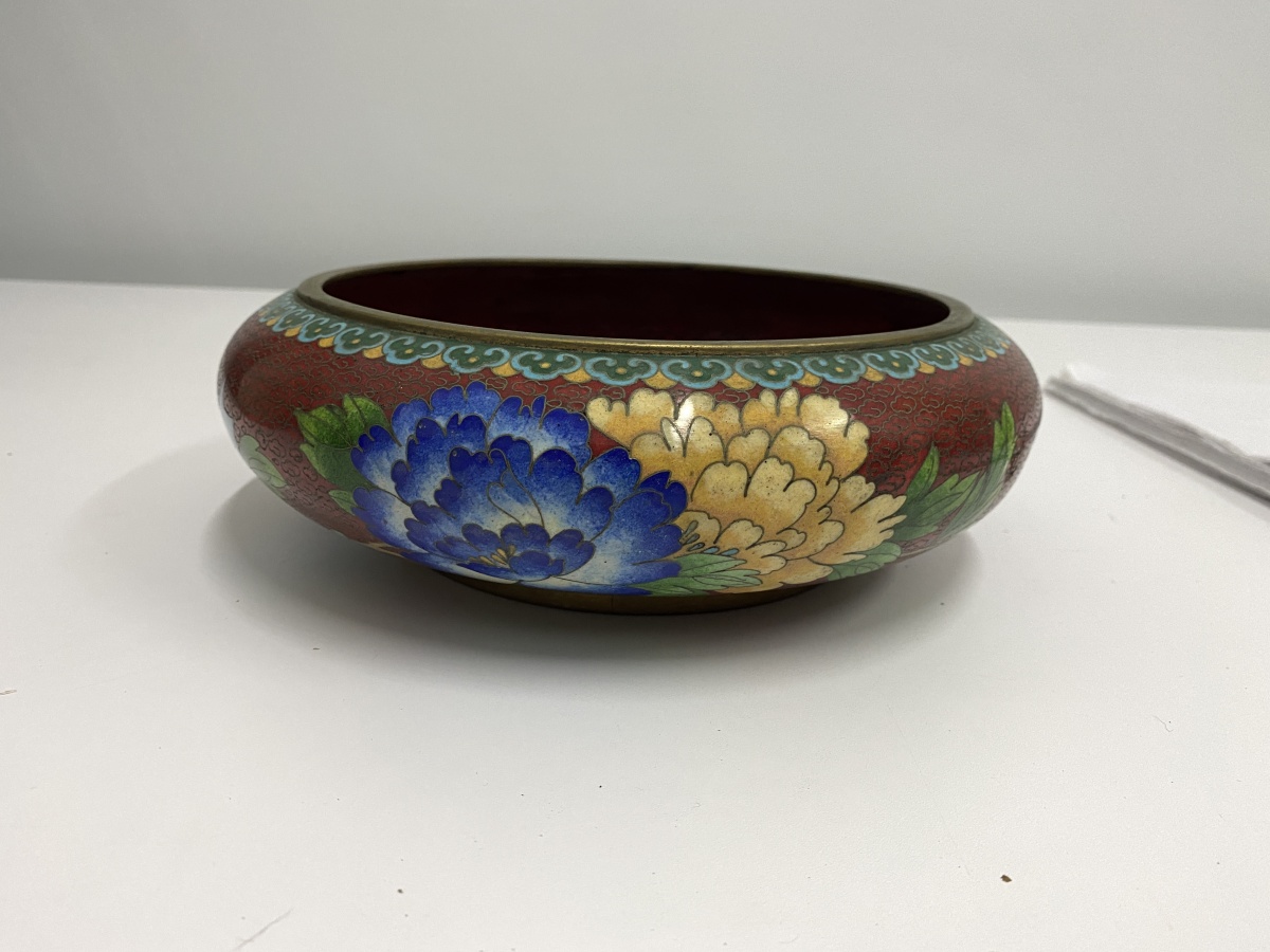 A RED GROUND CLOISONNÉ ENAMEL BOWL - Image 4 of 4