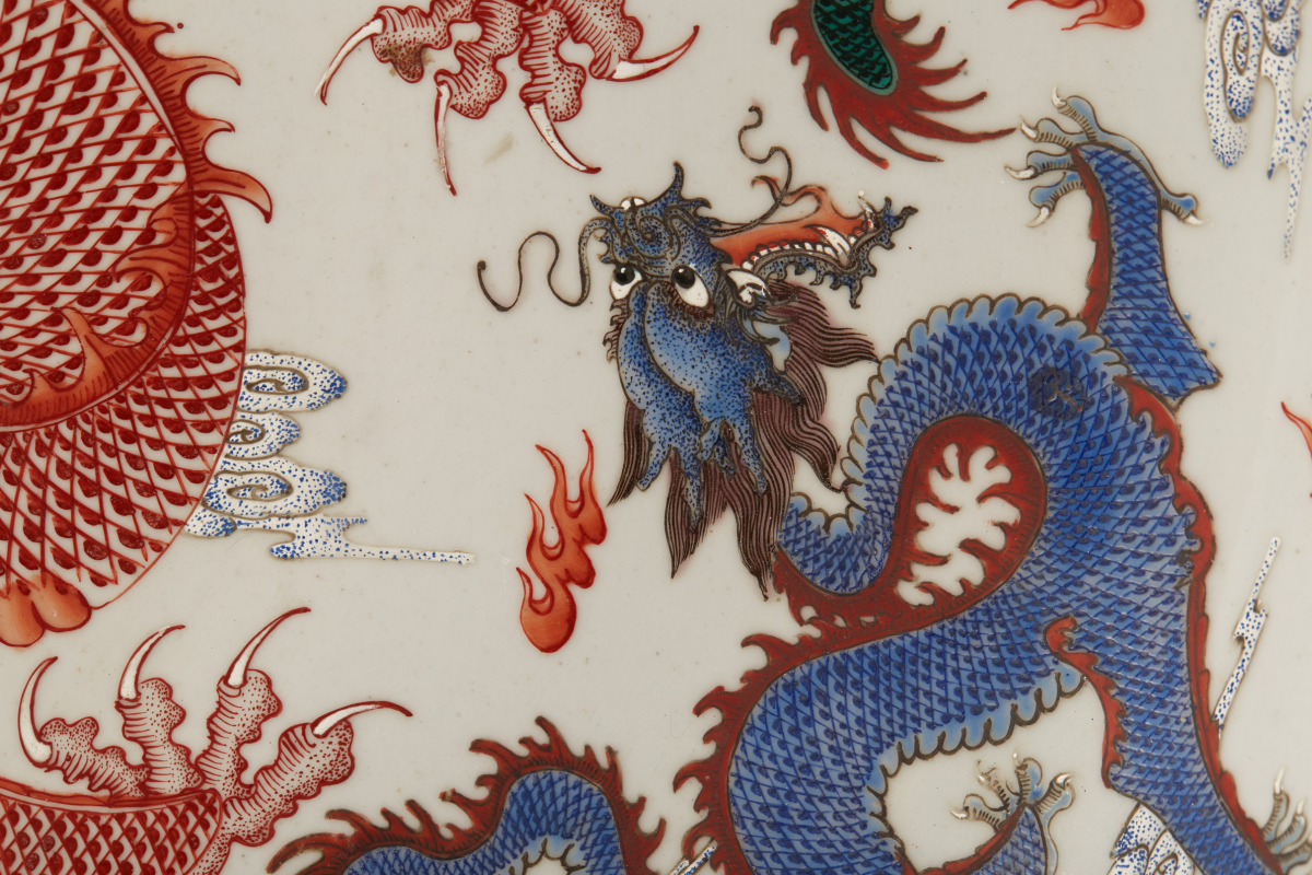 A LARGE PORCELAIN NINE DRAGON DISH - Image 8 of 9