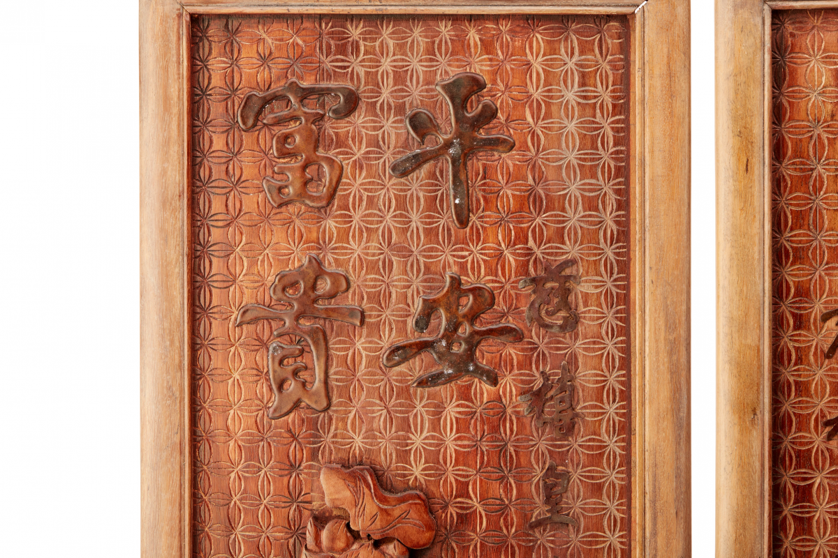 A PAIR OF CARVED WOOD PANELS - Image 4 of 5