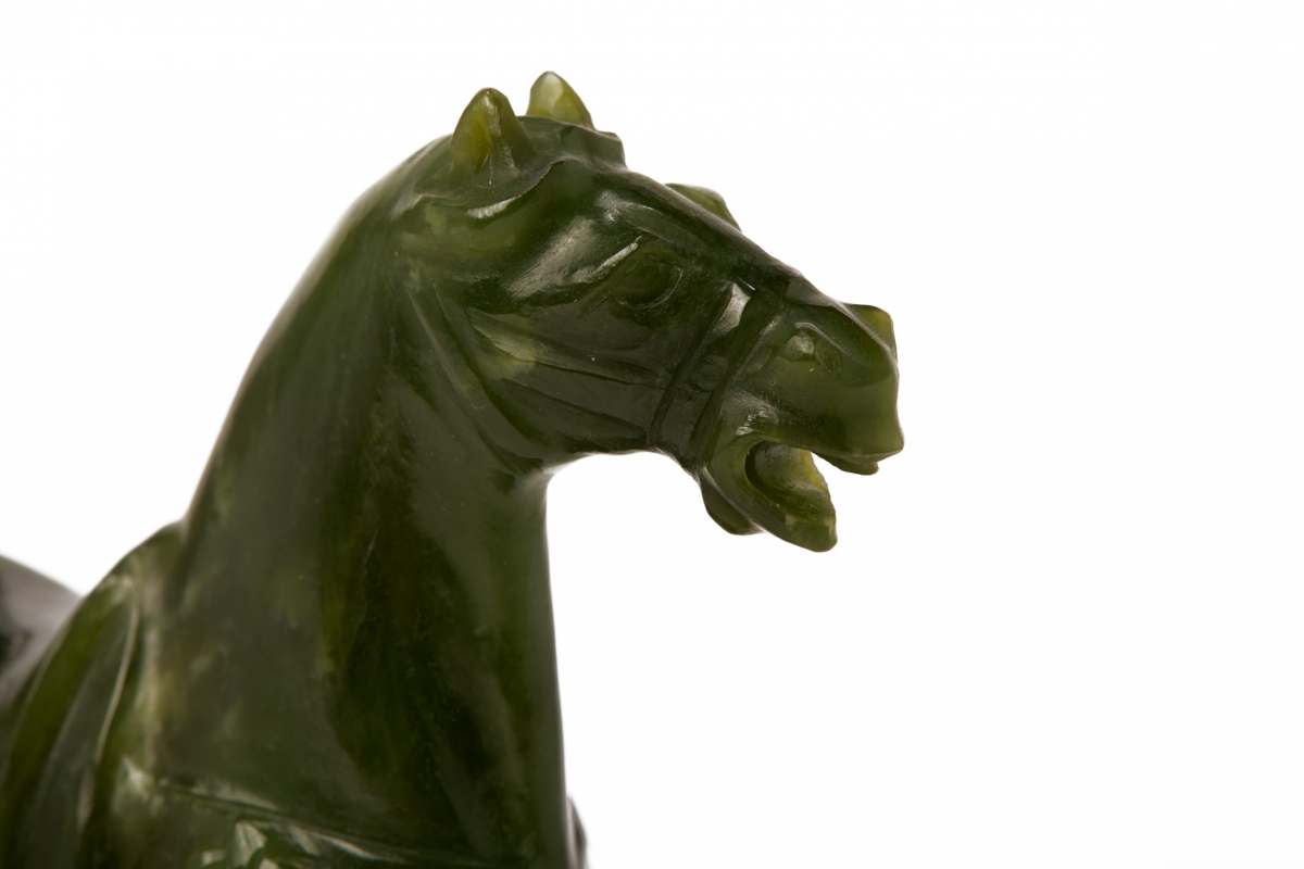 A CARVED JADE HORSE - Image 3 of 3