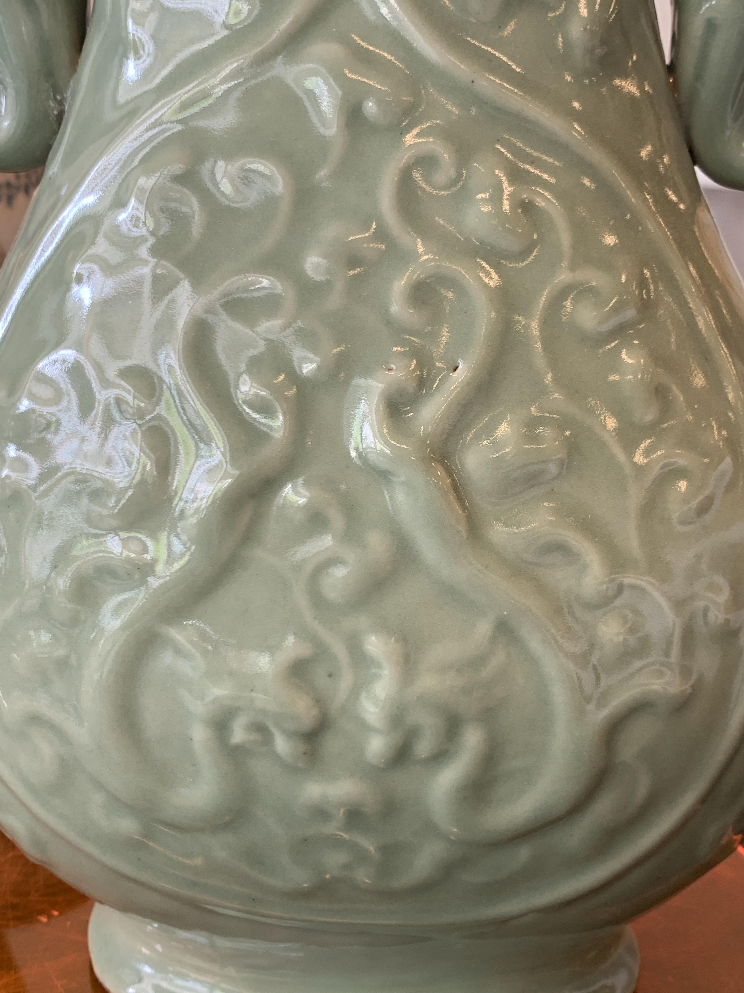 A TWIN-HANDLED CELADON BALUSTER VASE - Image 14 of 14