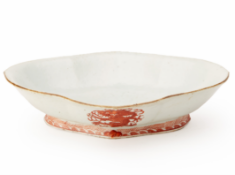 AN IRON RED PORCELAIN 'DRAGON' DISH