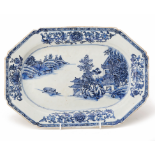 A BLUE AND WHITE EXPORT PORCELAIN OCTAGONAL DISH