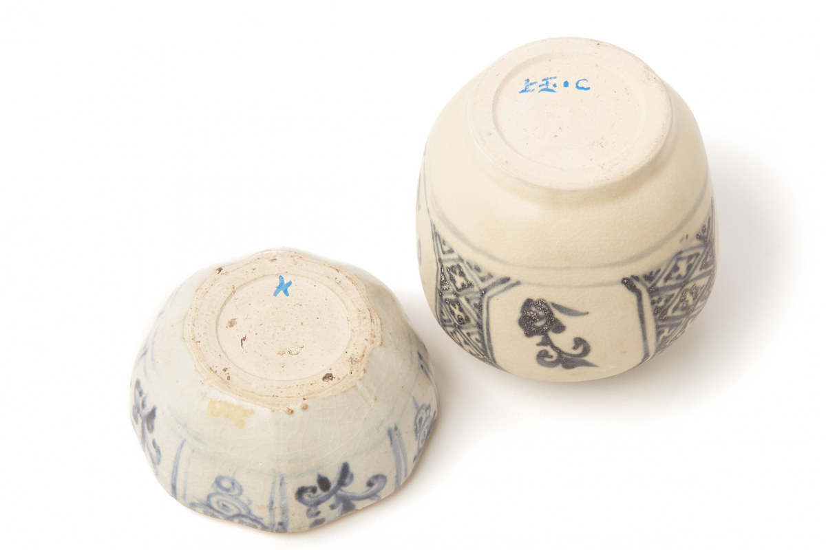 TWO BLUE AND WHITE PORCELAIN CONTAINERS - Image 3 of 3
