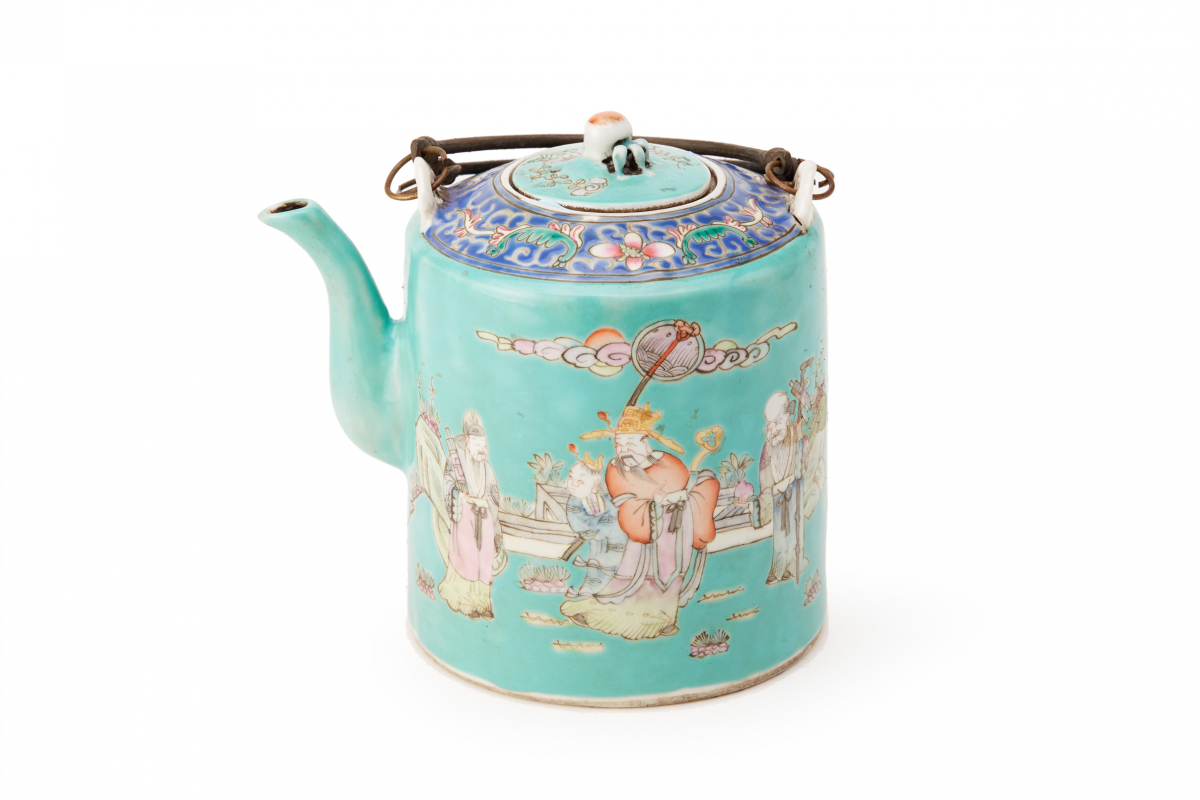 A TURQUOISE GROUND PORCELAIN TEAPOT - Image 2 of 3