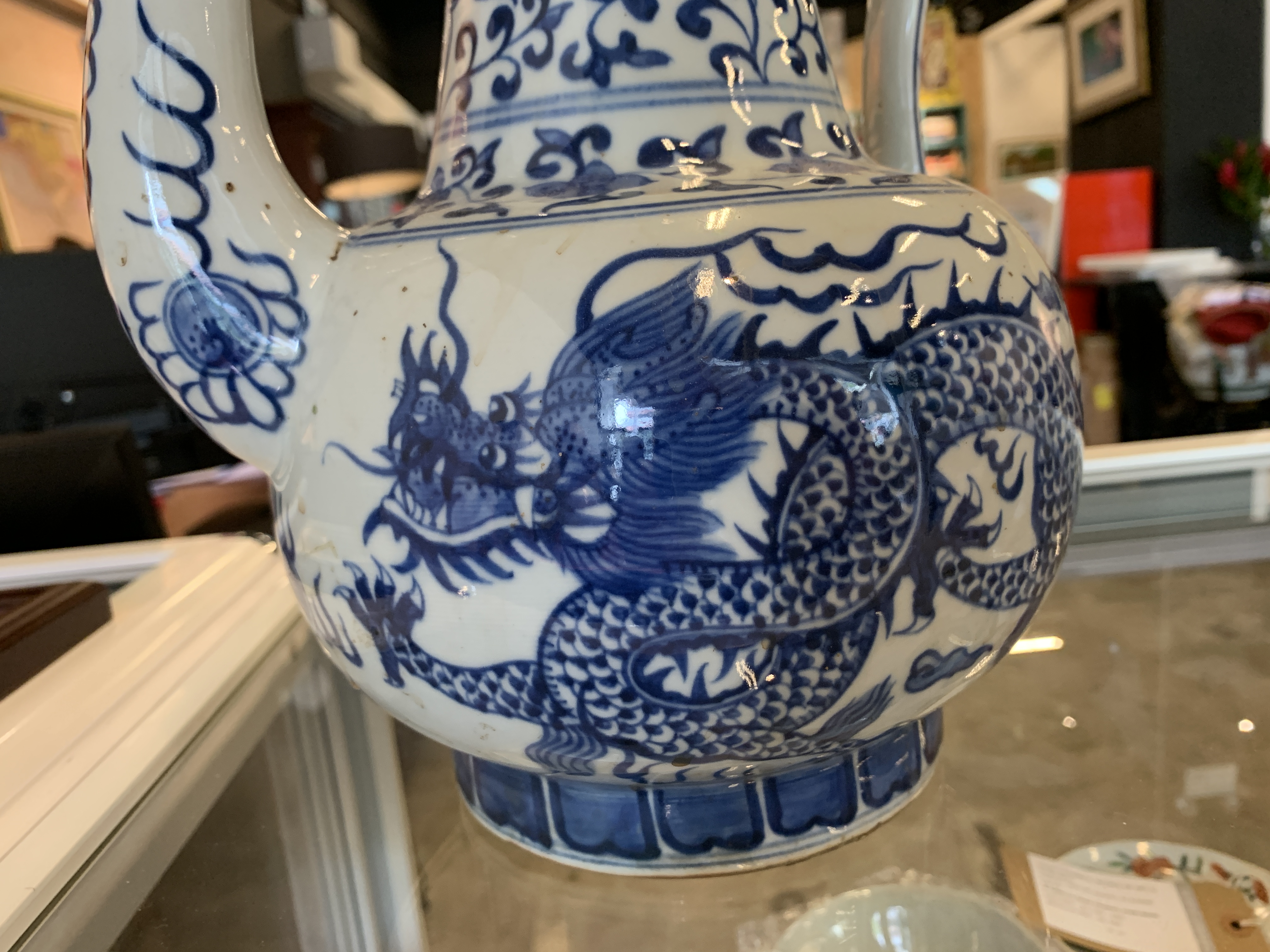 A LARGE BLUE AND WHITE PORCELAIN EWER - Image 10 of 12