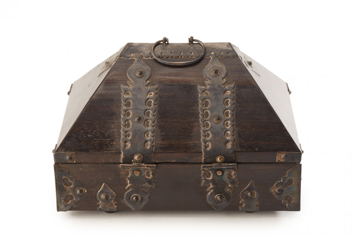 A METAL MOUNTED HARDWOOD CASKET OR QUR'AN BOX - Image 2 of 3