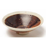 A SMALL WHITE RIMMED BROWN-GLAZED BOWL