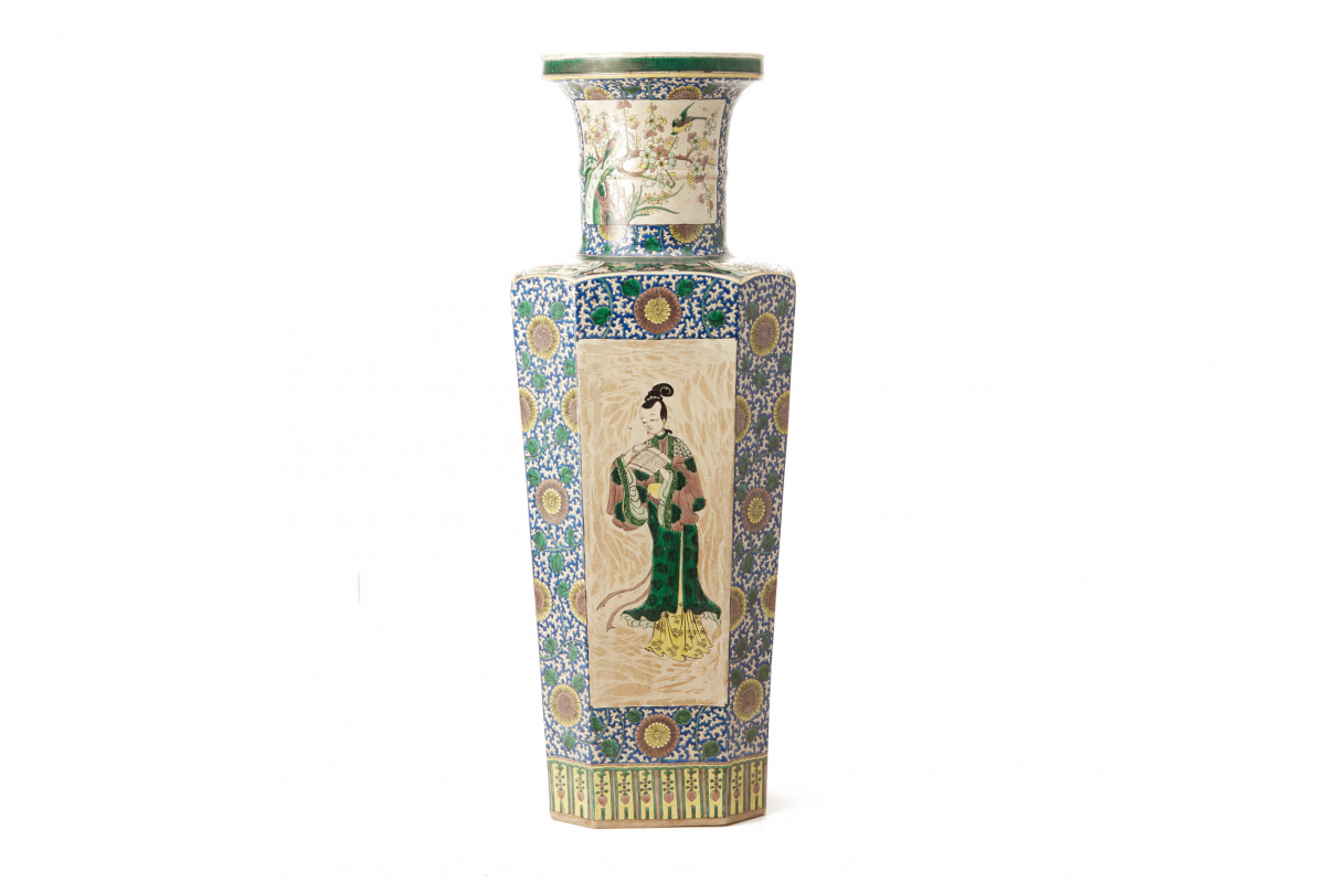 A LARGE FAMILLE VERTE BISCUIT PORCELAIN VASE - Image 2 of 12