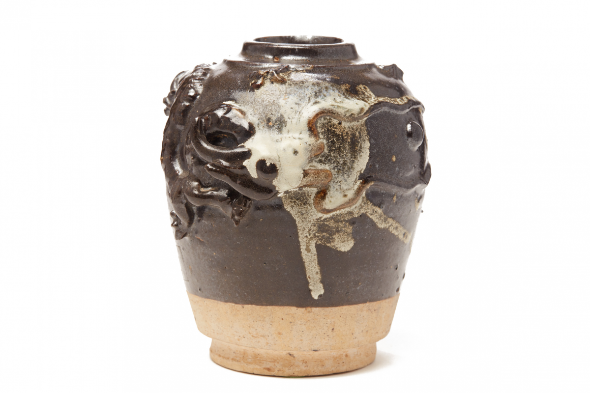 A PHOSPHATIC-SPLASHED BLACK-GLAZED DRAGON JAR - Image 2 of 4