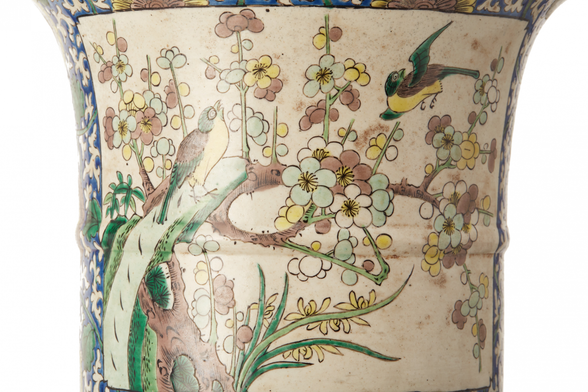 A LARGE FAMILLE VERTE BISCUIT PORCELAIN VASE - Image 4 of 12