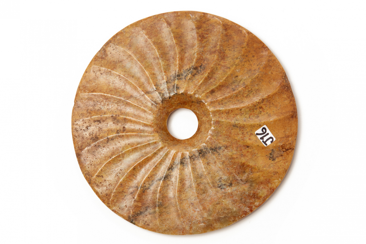 A SPIRALLY FLUTED CARVED JADE BI DISK - Image 2 of 2